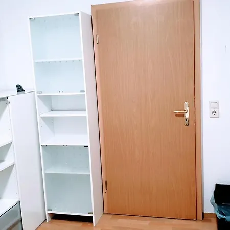Budget Rooms In Halle With Shared Bathroom, Free Wifi, Netflix & Ipad Buitenkant foto