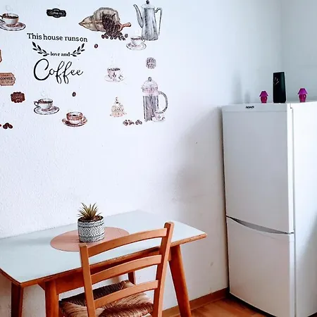 Budget Rooms In Halle With Shared Bathroom, Free Wifi, Netflix & Ipad Buitenkant foto