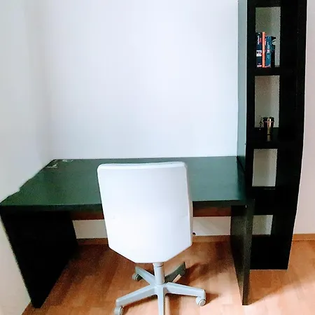 Budget Rooms In Halle With Shared Bathroom, Free Wifi, Netflix & Ipad Buitenkant foto