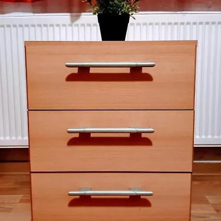 Budget Rooms In Halle With Shared Bathroom, Free Wifi, Netflix & Ipad Buitenkant foto