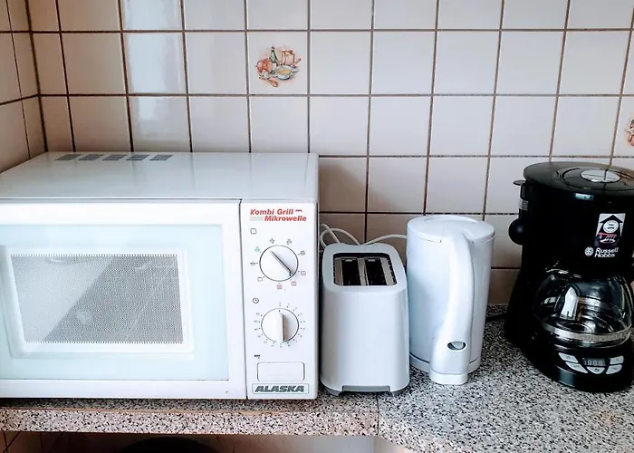 Budget Rooms In Halle With Shared Bathroom, Free Wifi, Netflix & Ipad