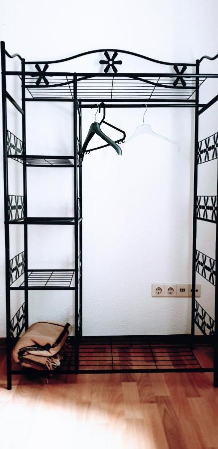 Apartment Budget In Halle With Shared Bathroom, Free Wifi, Netflix & Ipad Halle (Saale)