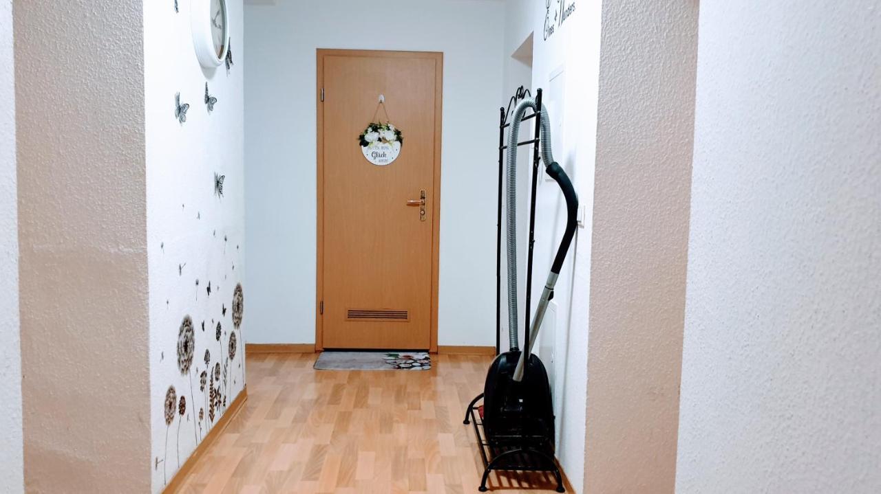 Budget In Halle With Shared Bathroom, Free Wifi, Netflix & Ipad Apartment *