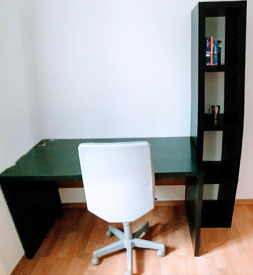 Apartment Budget In Halle With Shared Bathroom, Free Wifi, Netflix & Ipad